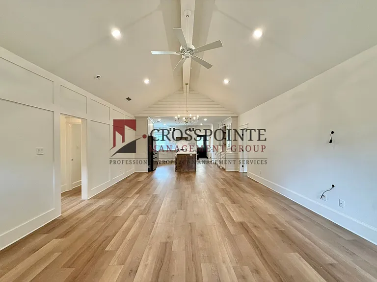 413 Dallas St — Photo 3