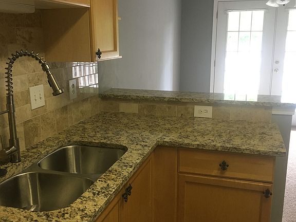 Kitchen with breakfast bar 