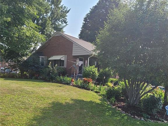 2nd image of 915 Parkview Dr