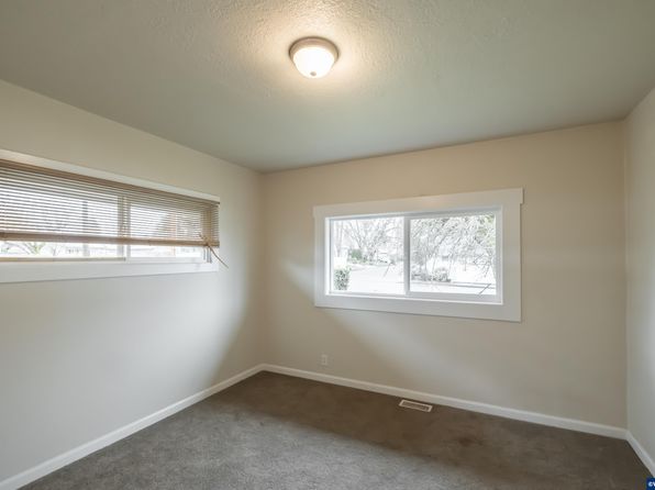 salem-oregon-448719398 picture