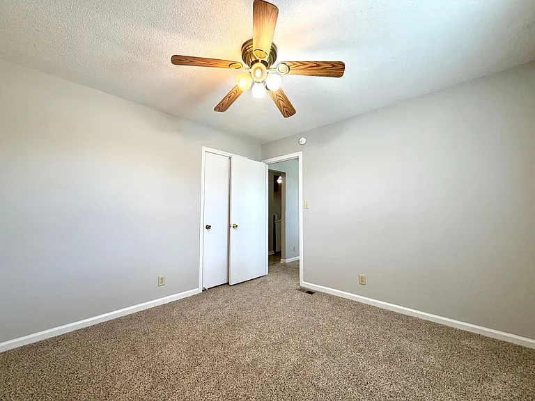 Bancroft Circle Apartments — Photo 20