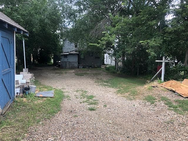 2nd image of 410 W Pleasant Dr
