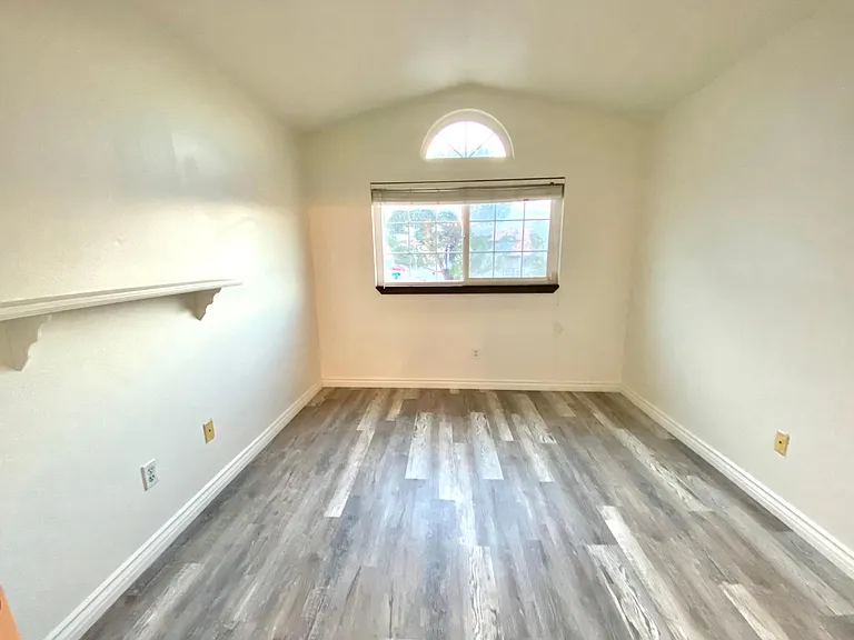 12900 Pan Am Blvd — Photo 17