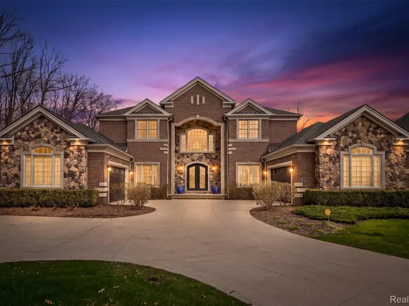 2482 Highland Dr, Ann Arbor, MI 48105