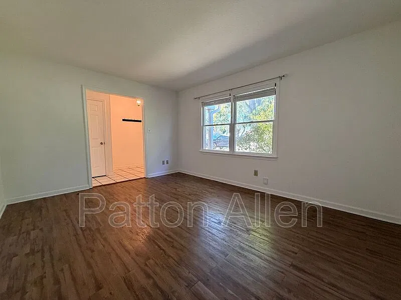 3 bed, 2.0 bath, 1308 sqft, $2,150 — Photo 4