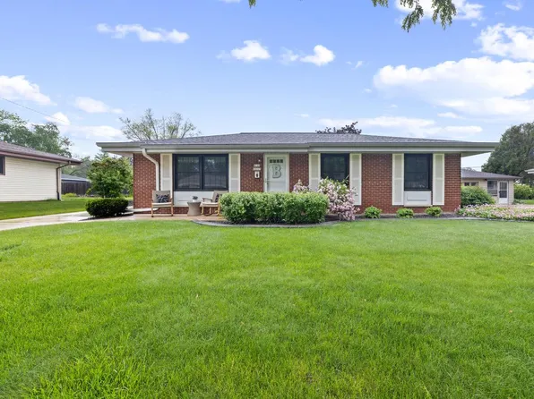 W146N8267 Schlafer DRIVE, Menomonee Falls, WI 53051