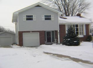 5731 Taylor Ave, Walbridge, OH 43465