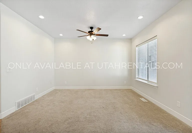 4237 W 2010 N — Photo 10