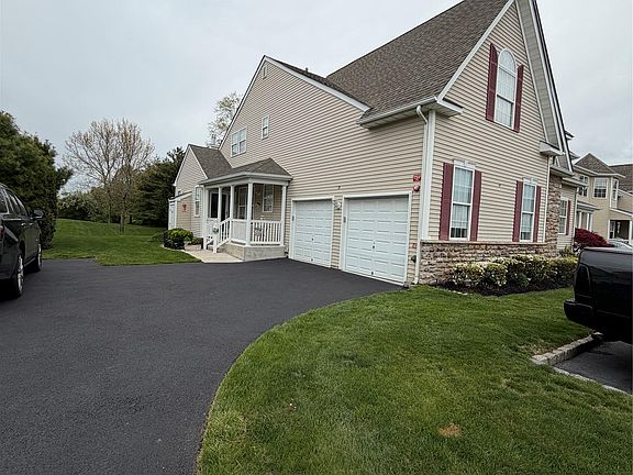 3rd image of 19 Meadow Pond Circle