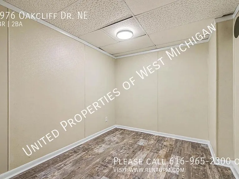 1976 Oakcliff Dr NE — Photo 13