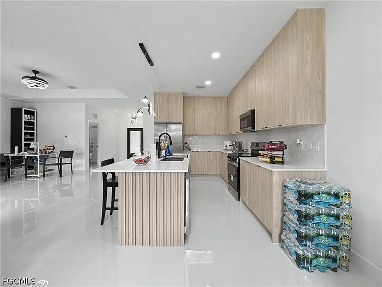 402 Thompson Ave — Photo 12