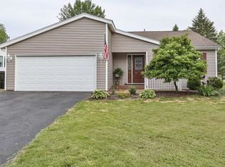 3 Empress Ct, Penfield, NY 14526