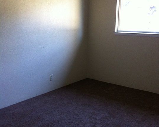 4th image of 5459 E 9th Ave