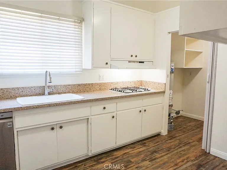23003 Runnymede St — Photo 10