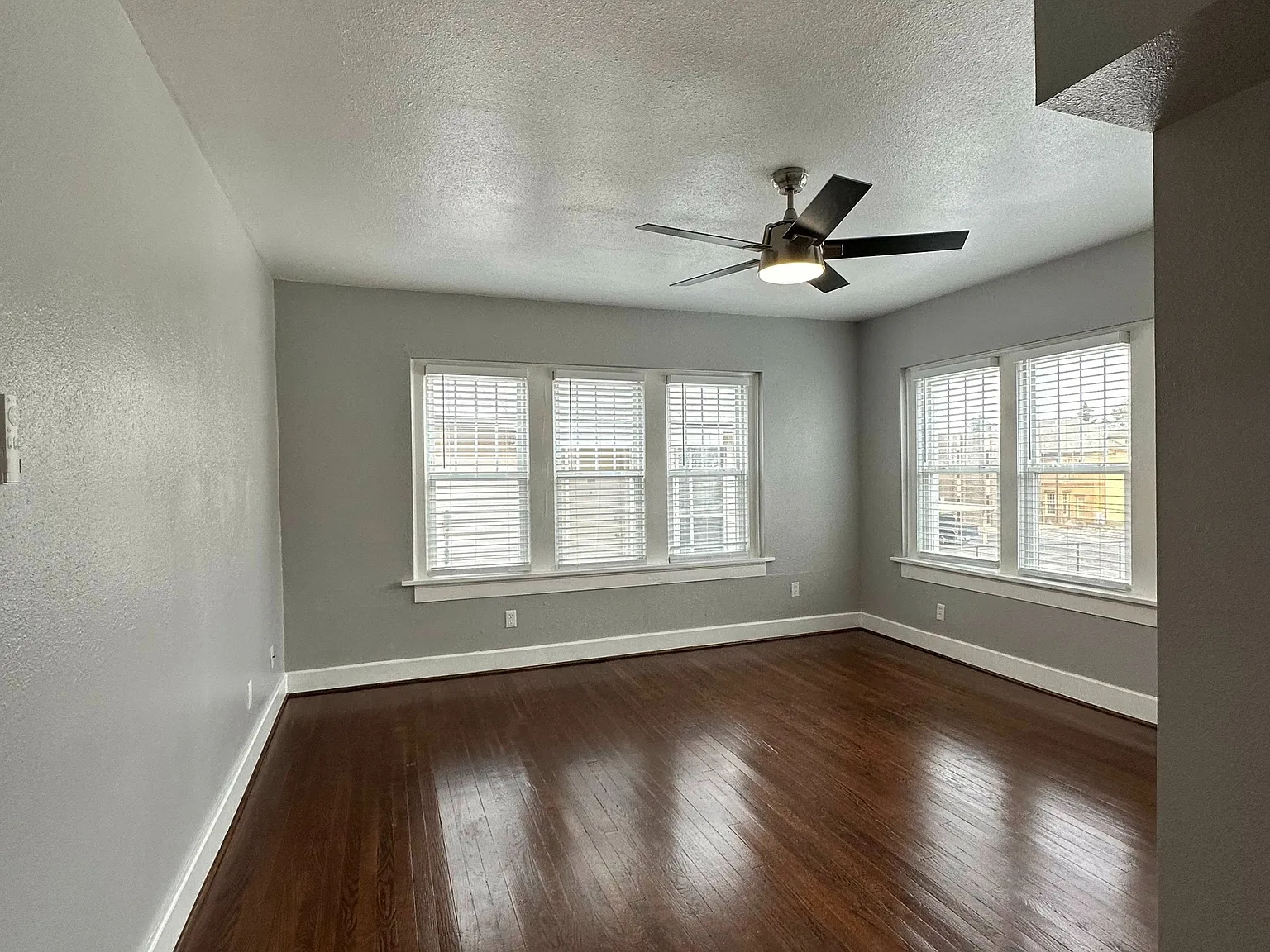 Claremont Apartments — Photo 4