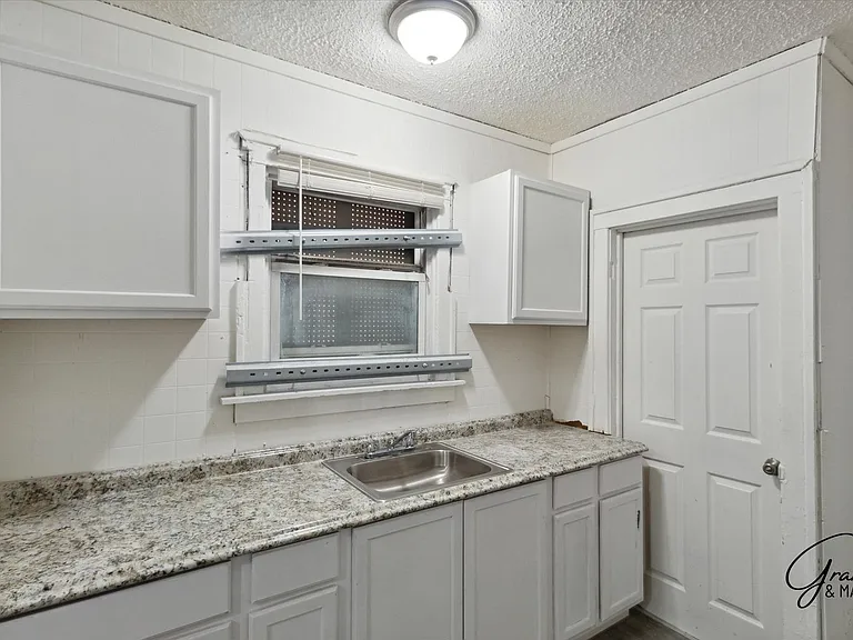 16901 Log Cabin - Znth Holdings LLC — Photo 14