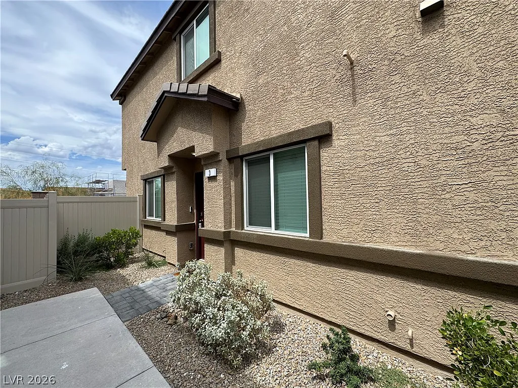3 bed, 2.5 bath, 1610 sqft, $2,100 — Photo 3