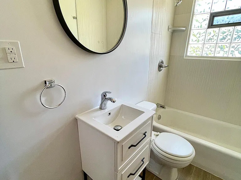 394 Center St — Photo 15