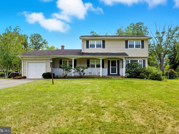 5 Corey Dr, Ewing, NJ 08628