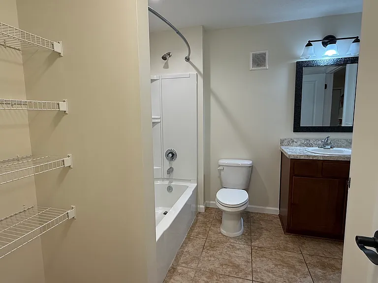 806 Oak St #14 — Photo 6