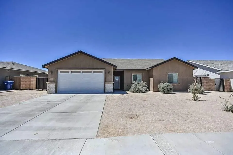 401 Abigail St — Photo 1