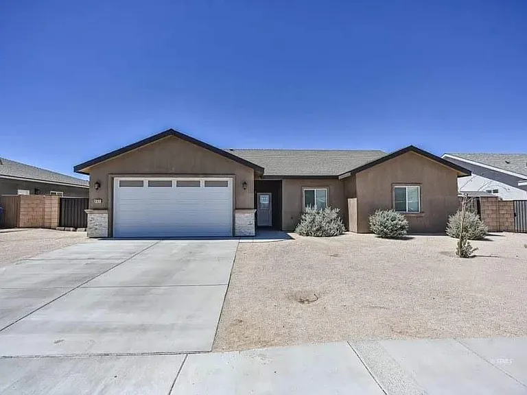 401 Abigail St — Photo 1