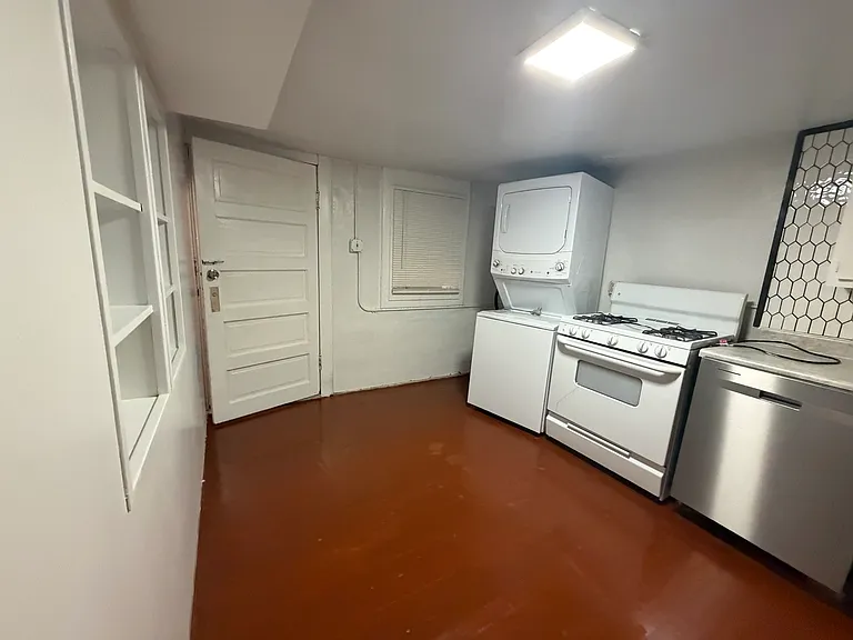 1645 W Beach Ave #G — Photo 9