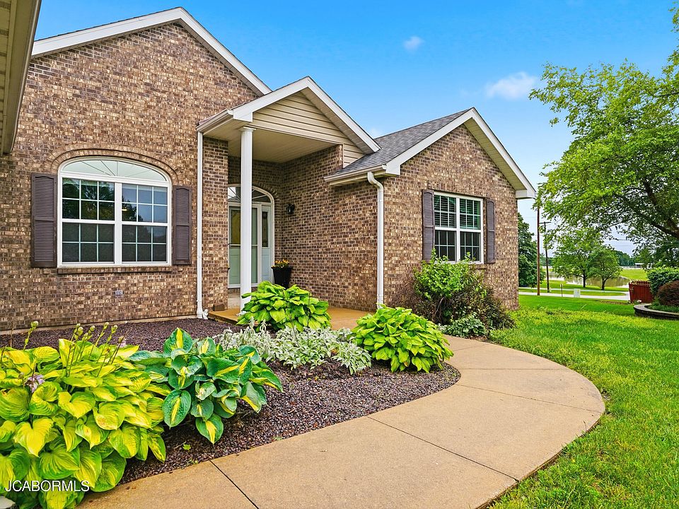 1st image of 202 Collins Ct