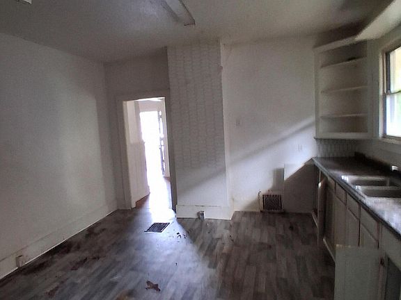 5th image of 2806 Linden Ave