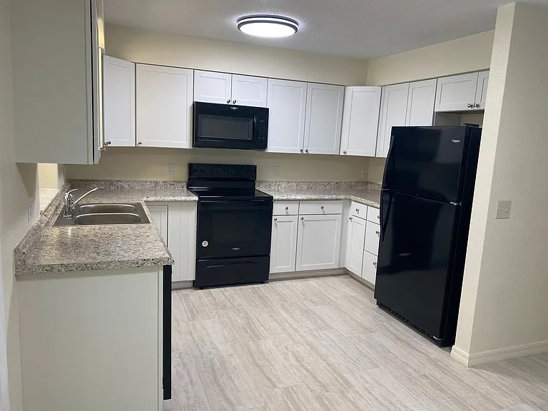 2385 Poinsettia Dr — Photo 1