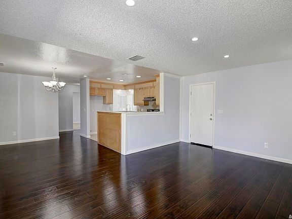 4th image of 11 Lochness Ct
