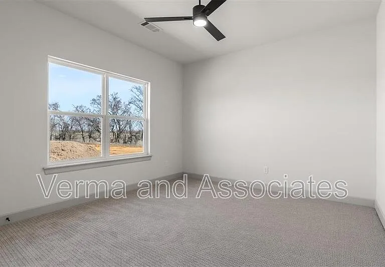 1050 Whistler St — Photo 6