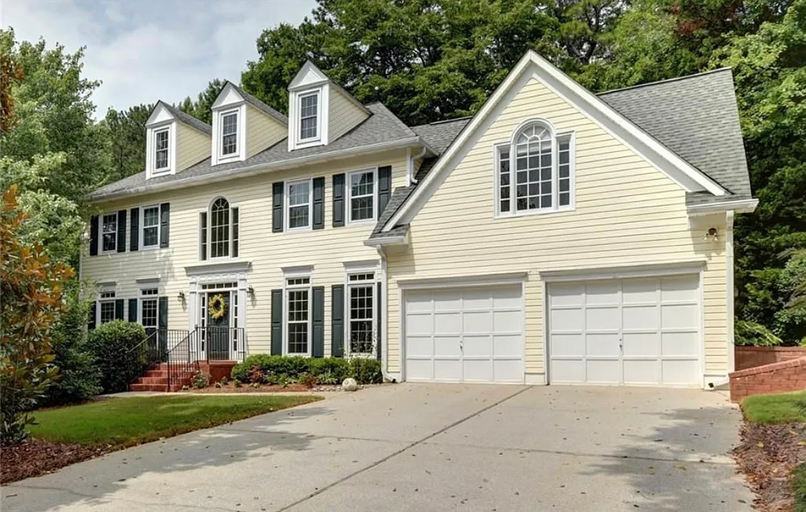 4 bed, 2.5 bath, 3032 sqft, $4,000 — Photo 1