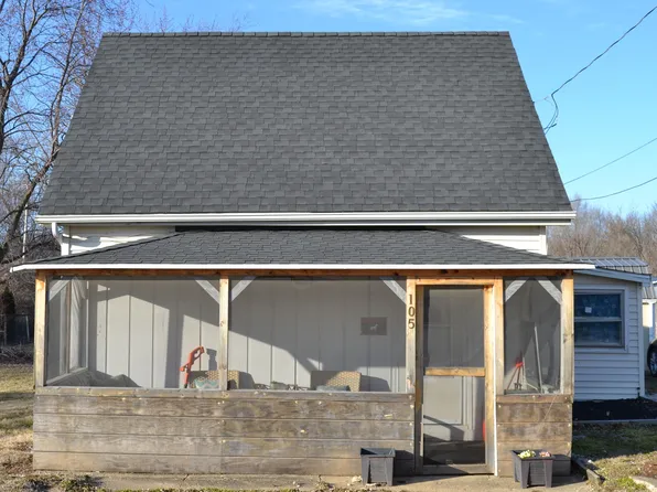 105 W Pease St, Heyworth, IL 61745