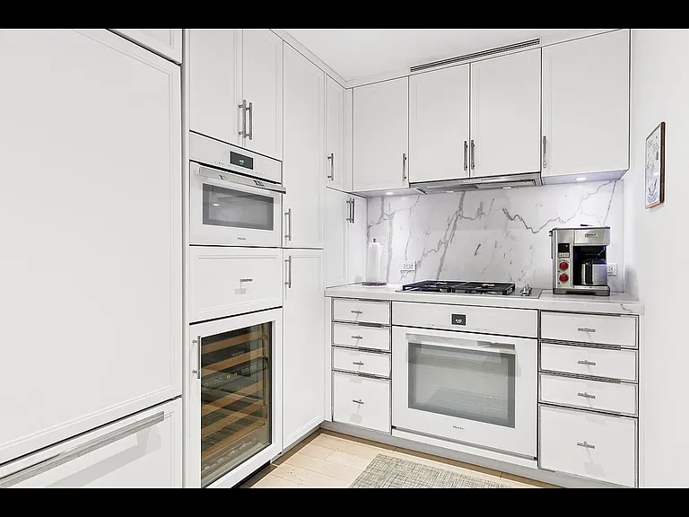 212 Warren St #4R — Photo 5