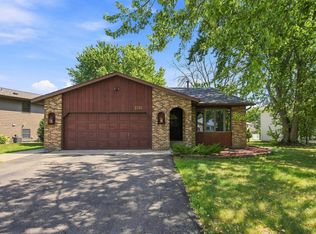 2375 Helena Rd N, Oakdale, MN 55128
