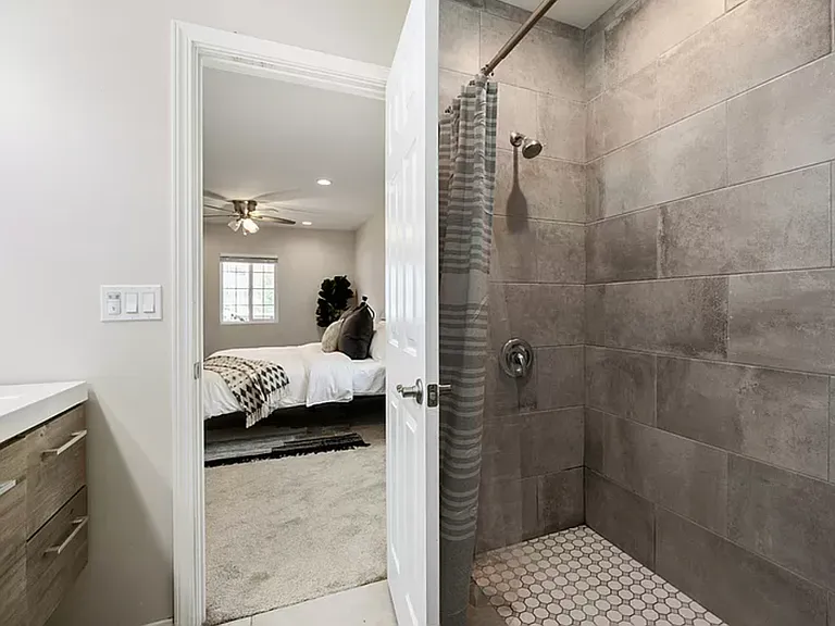 1207 Florence St — Photo 13