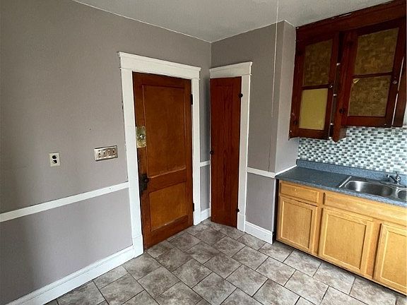3rd image of 2801 E 125th St
