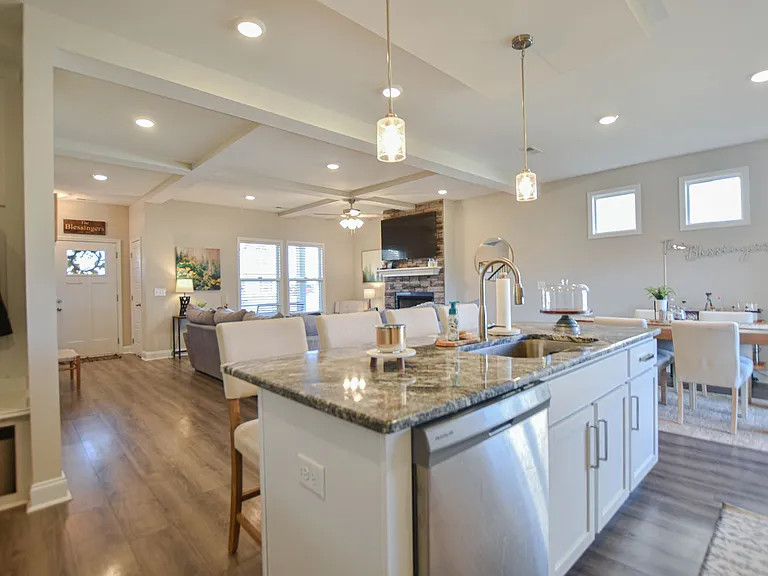 1046 Creek Way — Photo 7