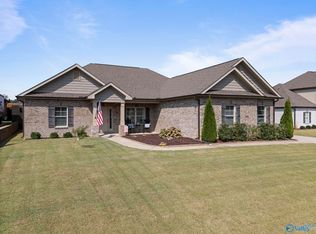 108 Fawn Brook Dr, Hazel Green, AL 35750