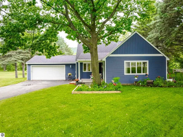5571 Exodus Dr, Traverse City, MI 49684