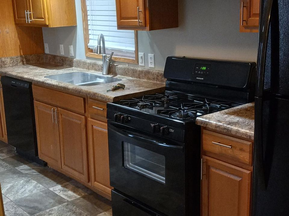 1st image of 225 Park Ln