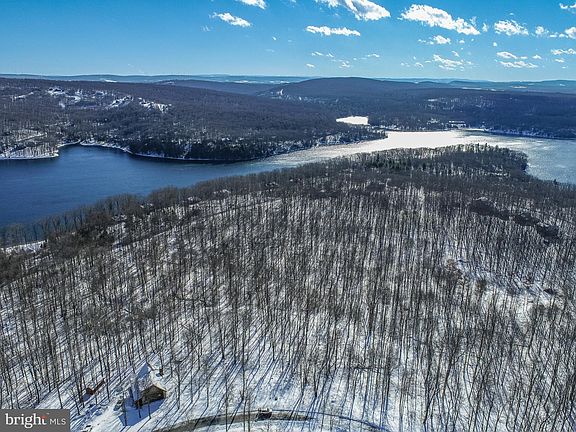 5th image of 41 Winding Estates Dr
