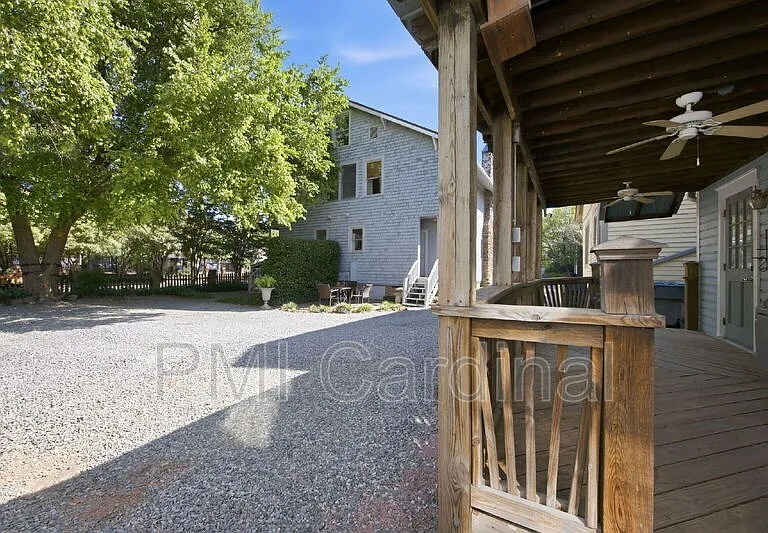 523 N Pine St — Photo 26