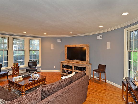 4th image of 19 Barrington Pl