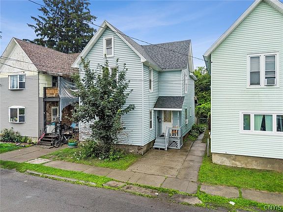 3rd image of 140 E Orchard St