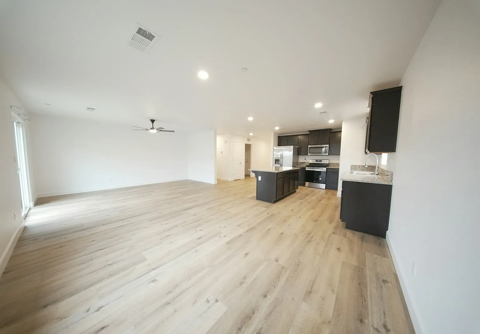 547 Virginia Ave — Photo 2