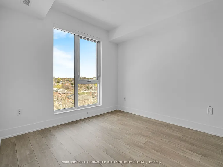 858 Dupont St #717 — Photo 24