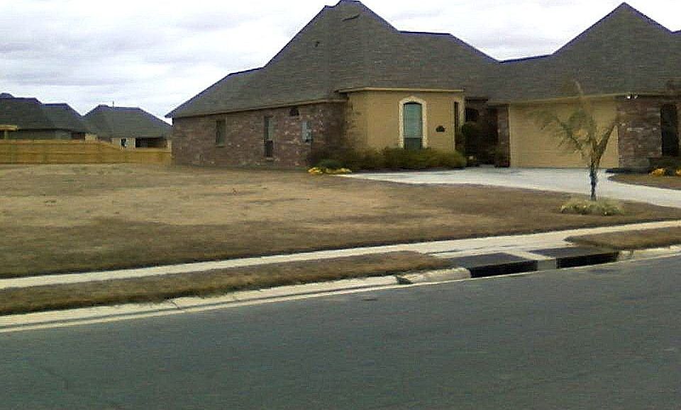 Extra large lot, 2 car garage