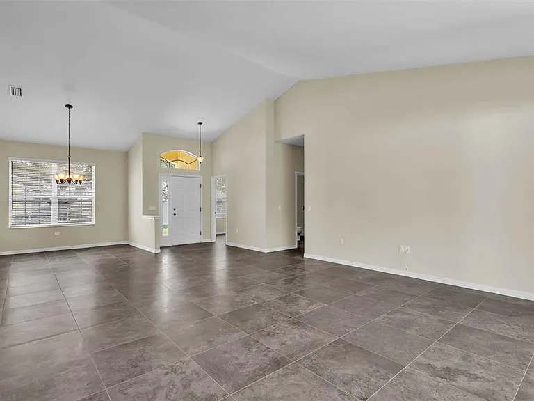 2889 Seymore St — Photo 5